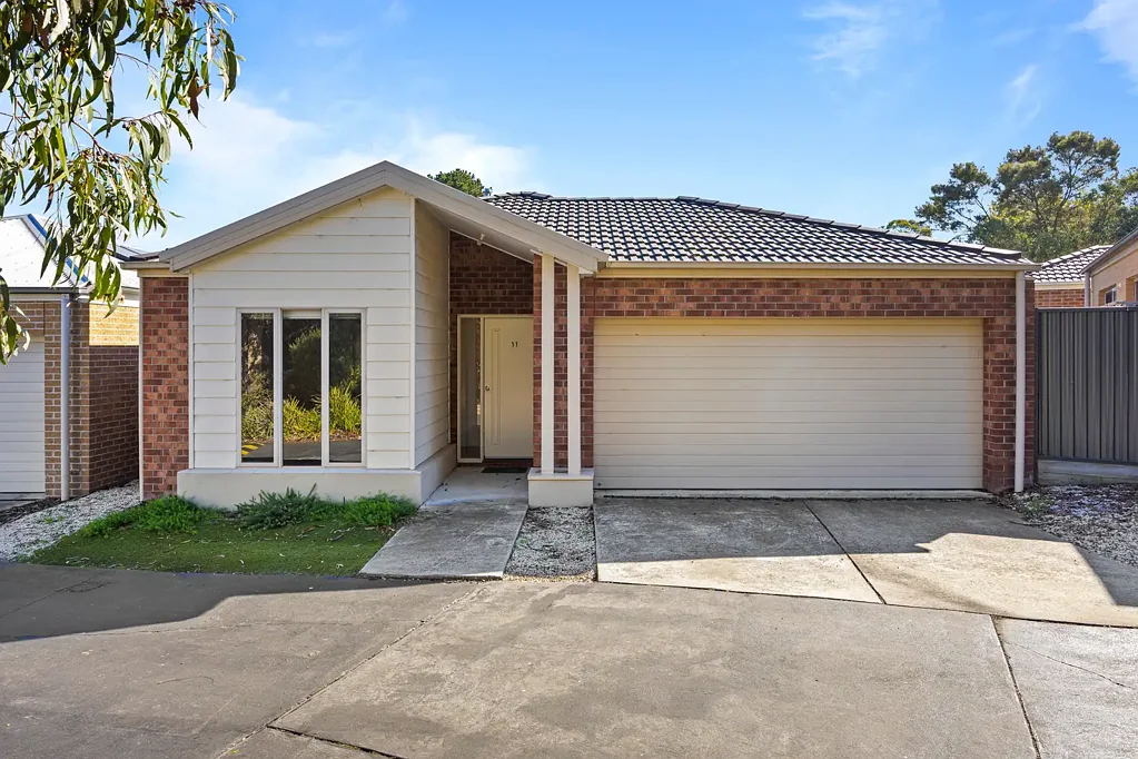 Charming, low maintenance living in a quiet court location.