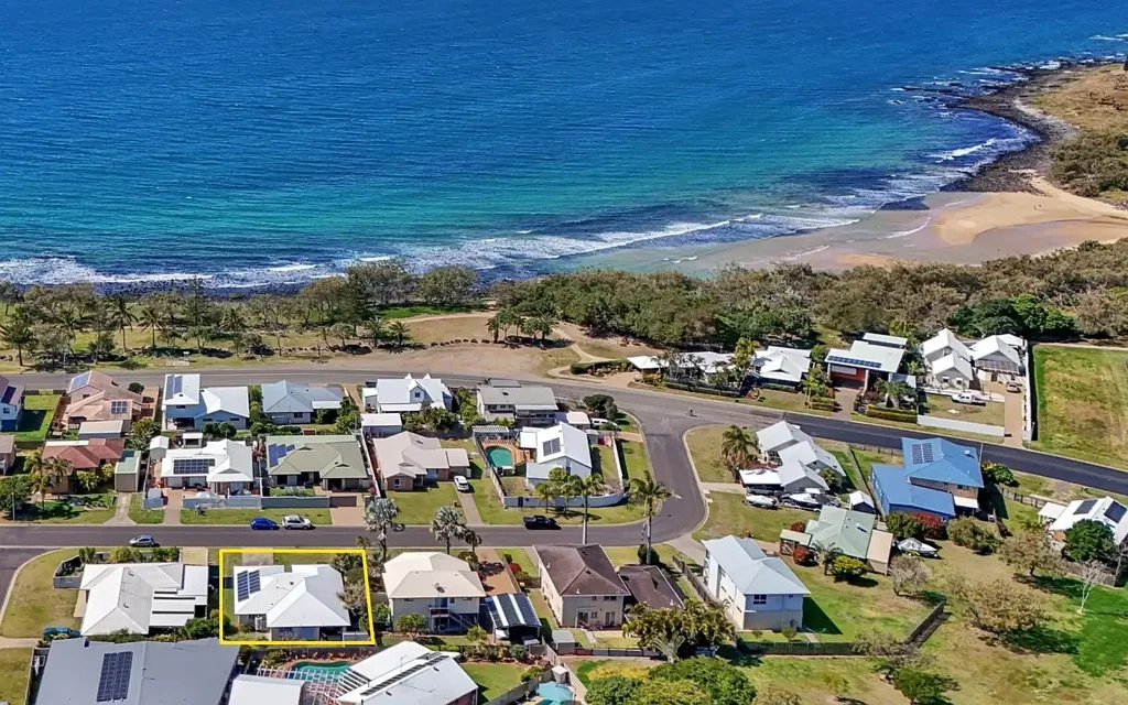 Bargara 4房  Contemporary 4 Bedroom Home … 200 metres to Rifle Range Beach