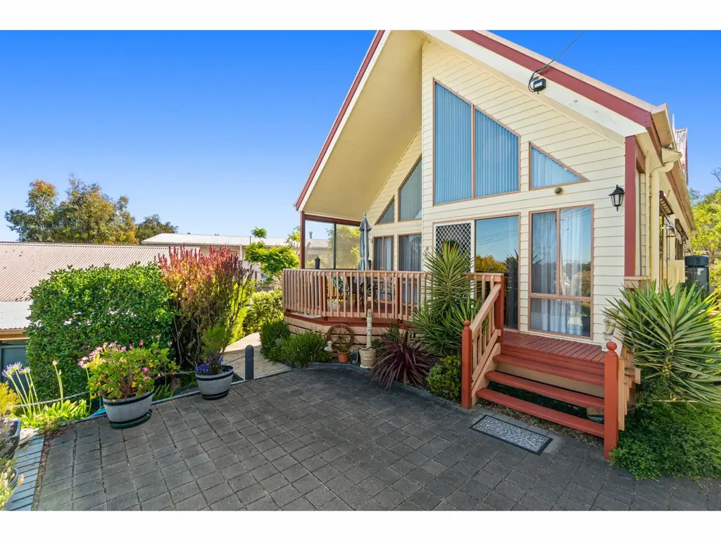 Loch Sport 3 Bedroom LAKE VICTORIA AT YOUR FINGERTIPS!