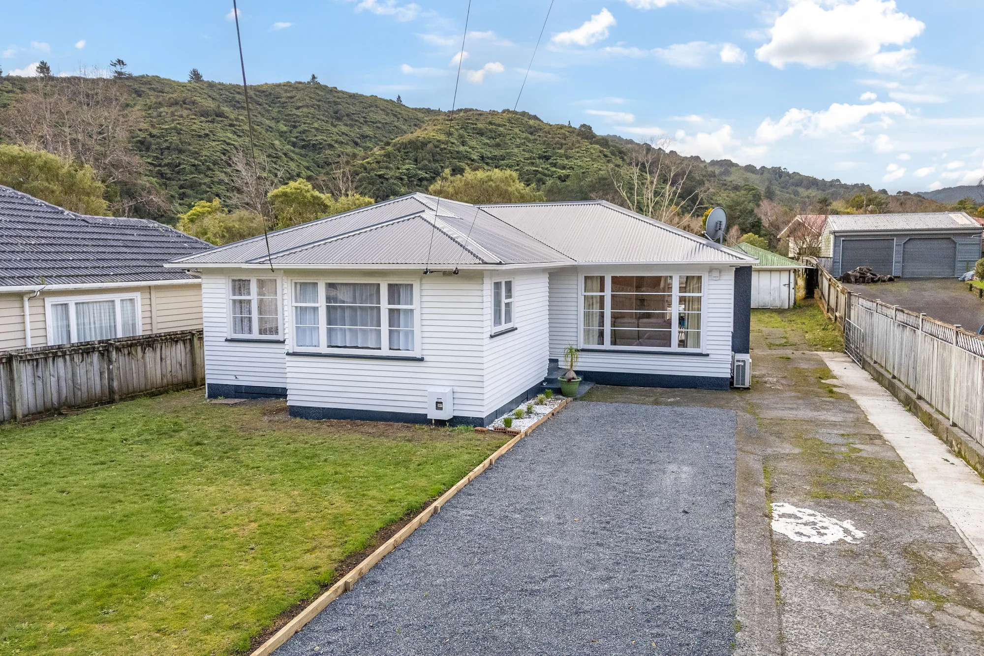 Wainuiomata 3બેડરૂમ Auction or Prior Offer - Make Your Move