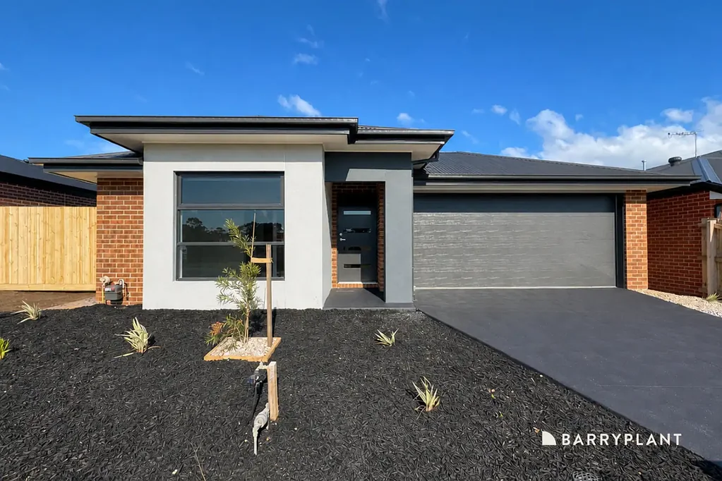 Brand-New Family Home with Solar Electricity