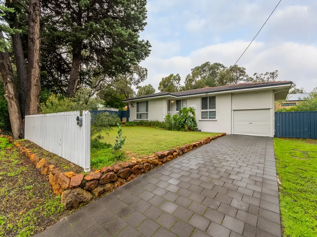 COTTAGE CHARM IN GOOSEBERRY HILL