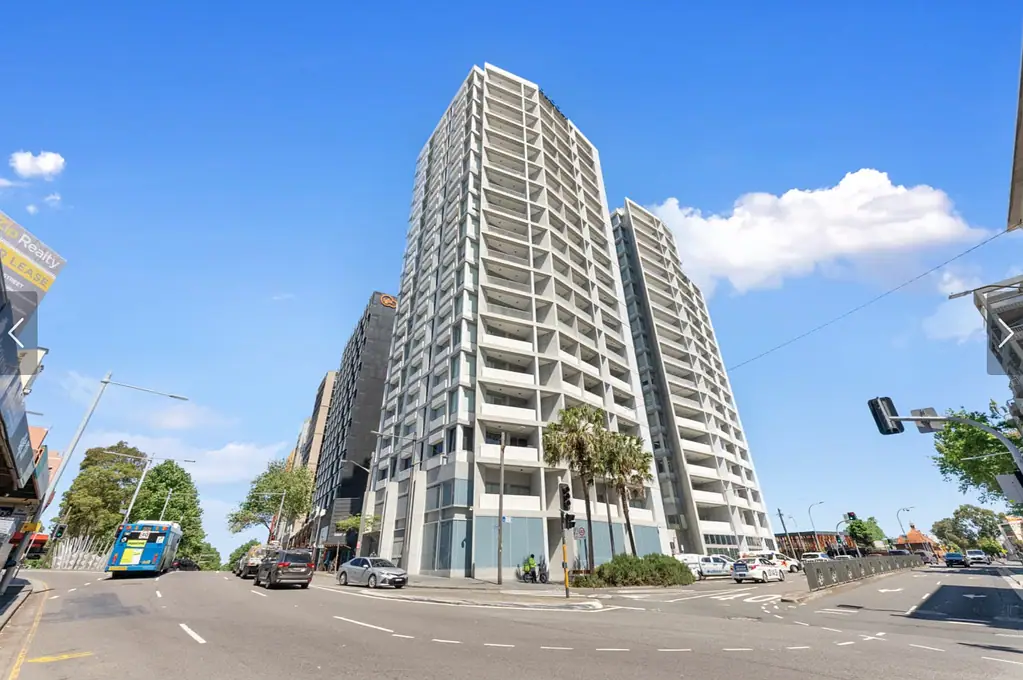 Contemporary Luxury with Spectacular City Skyline Views - Opposite Redfern Station