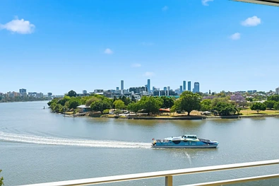 St Lucia 3कमरा Breathtaking River, City & Orleigh Park Views — Rare ‘Belvedere Court’ Riverfront Residence