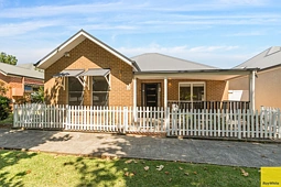 10 Broughton Avenue, Tullimbar