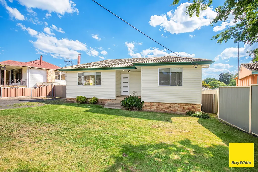 8 Prince Avenue, Uralla, NSW 2358