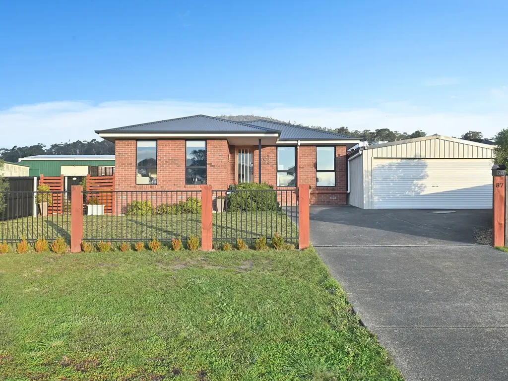 New Norfolk 4房  Modern Family Living with Space, Style & Views