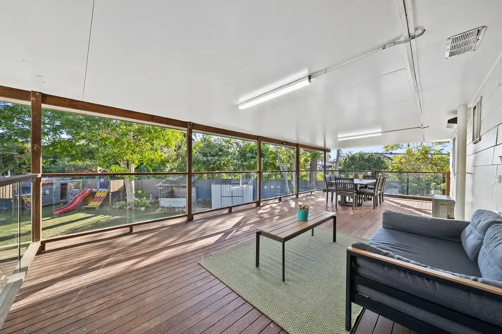 Slacks Creek 4બેડરૂમ HUGE PRICED ADJUSTMENT - THE MOST AFFORDABLE HOME OF THIS SIZE AVAILABLE + SELLER SAYS SELL!