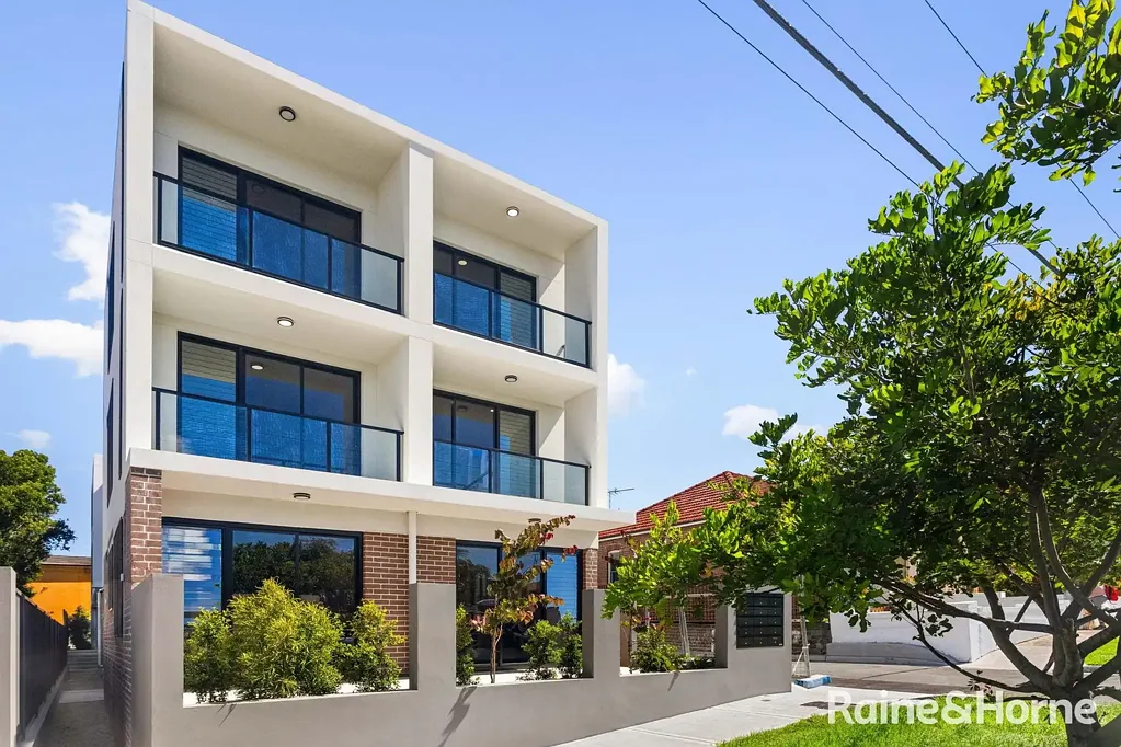 Comfortable Kingsford Living with Excellent Convenience