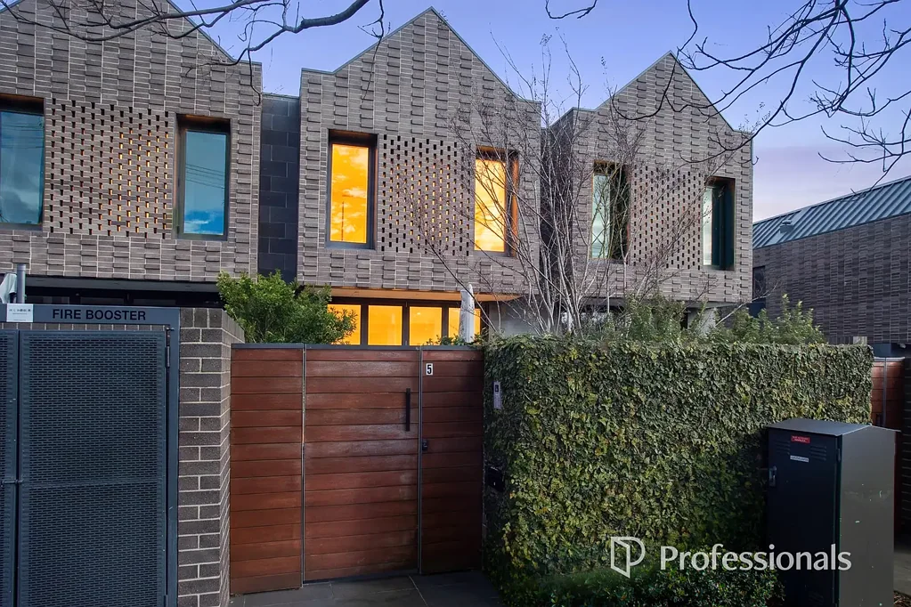 Hawthorn East 3Kwarto Architectural Sophistication with Exceptional Space and Privacy