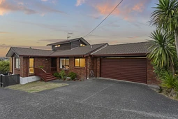 1/69 East Coast Road, Castor Bay