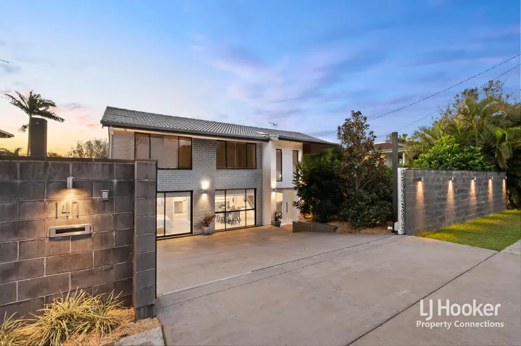 Albany Creek 4房 Albany Creek优越位置 607m²全围栏地 四卧主套带阳台 开放式厨餐厨艺空间 SPA泳池娱乐露台 低维护花园近学商 SUPURBLY RENOVATED FAMILY MASTERPIECE!