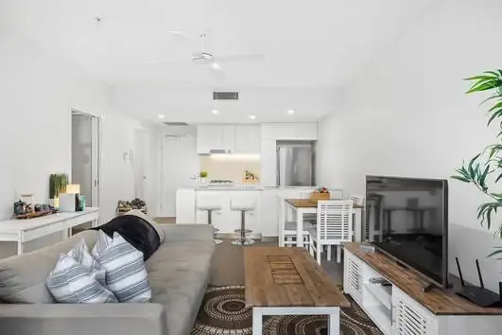 FURNISHED TWO BEDROOM IN THE HEART OF TOOWONG