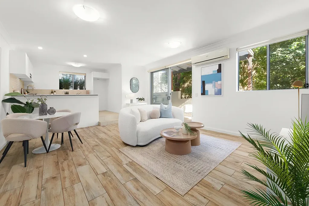 Oversized Ground Floor Courtyard Unit in Ultra-Convenient Location