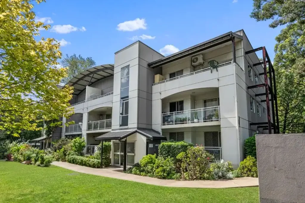 IMMACULATE 1 BEDROOM APARTMENT