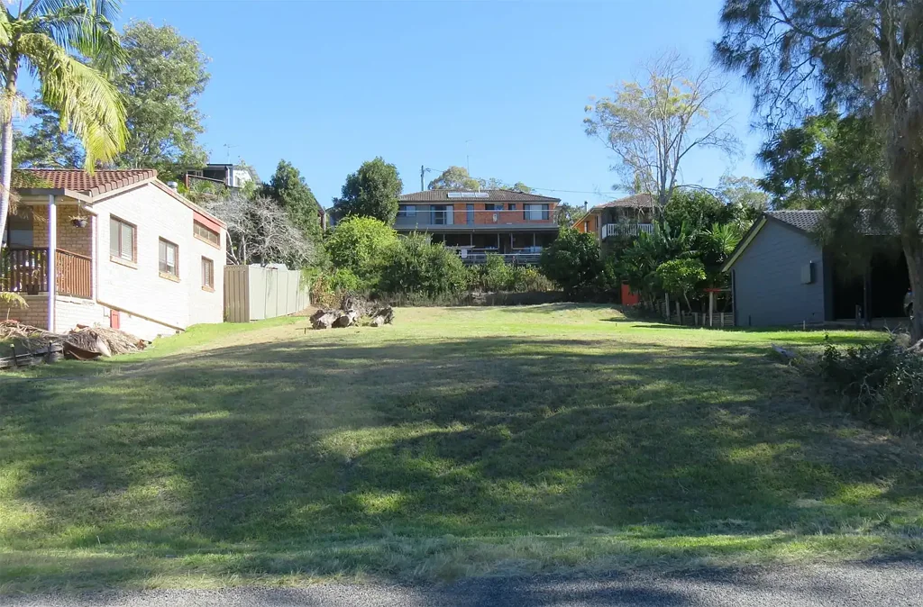 Green Point  Lakefront village 10 minutes to Forster. Offers considered.