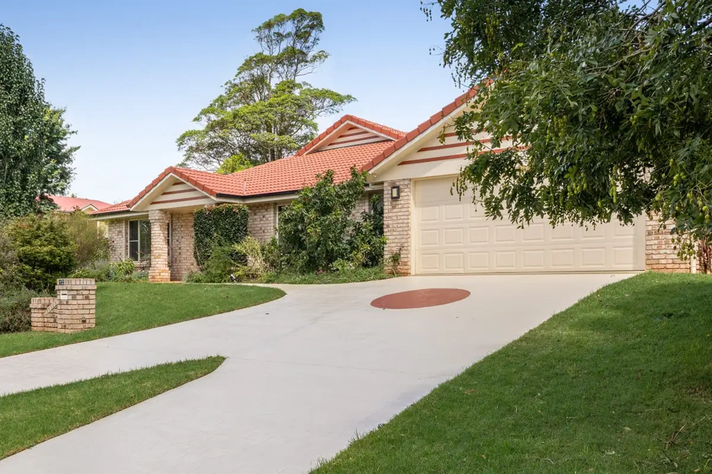 Mount Lofty 4 Bedroom Spacious Family Home on 1012m2 allotment
