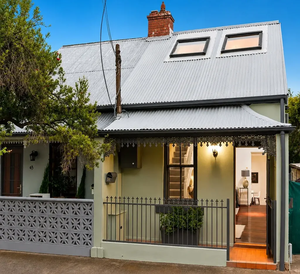 CHARMING STANMORE HOME IN PRIME LOCATION