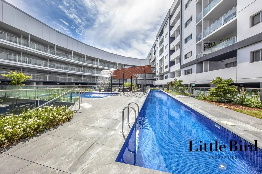 Stylish Living with Pool & Gym