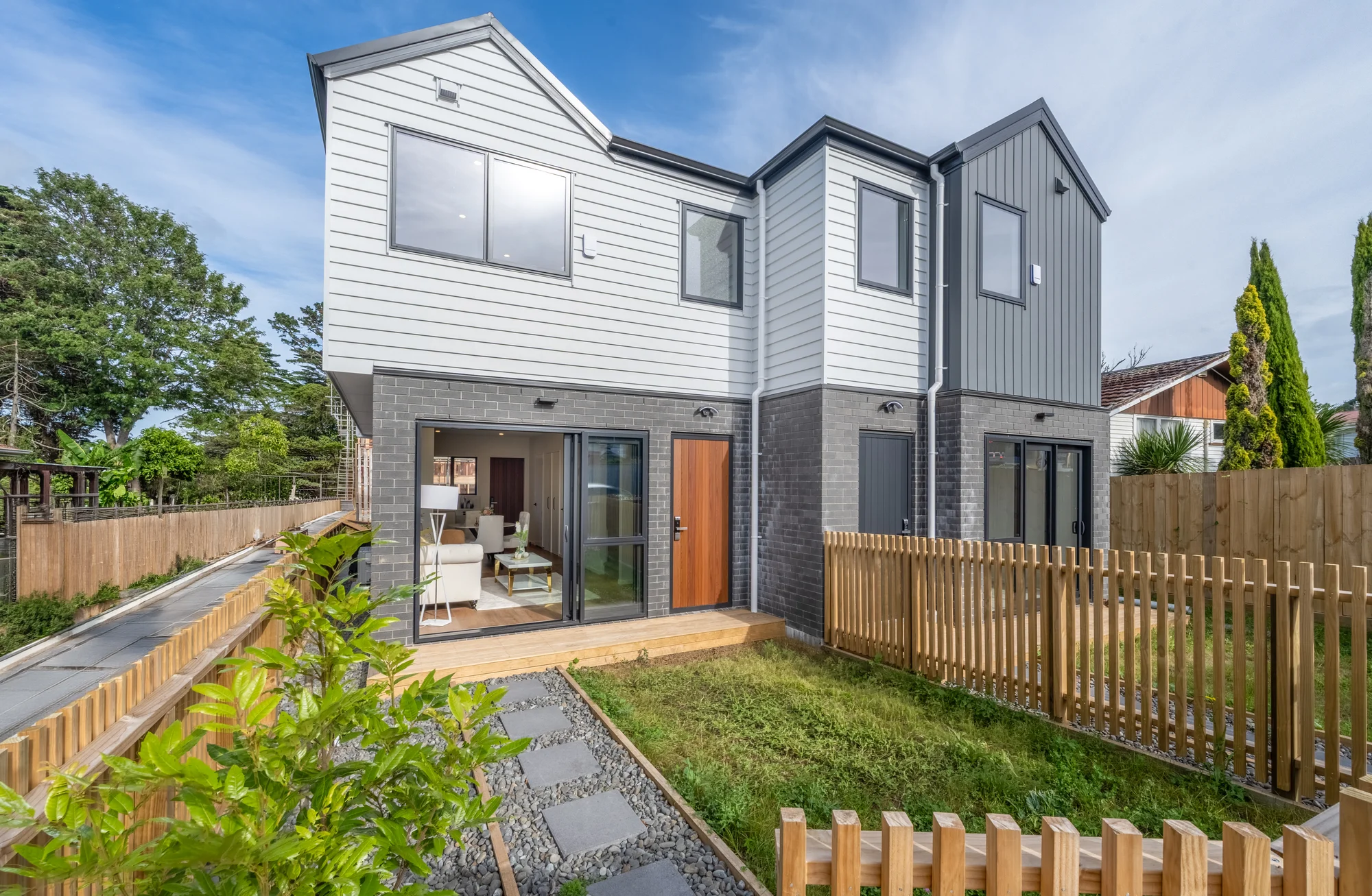 Pakuranga 2Phòng ngủ Urgent sale | Present all offers