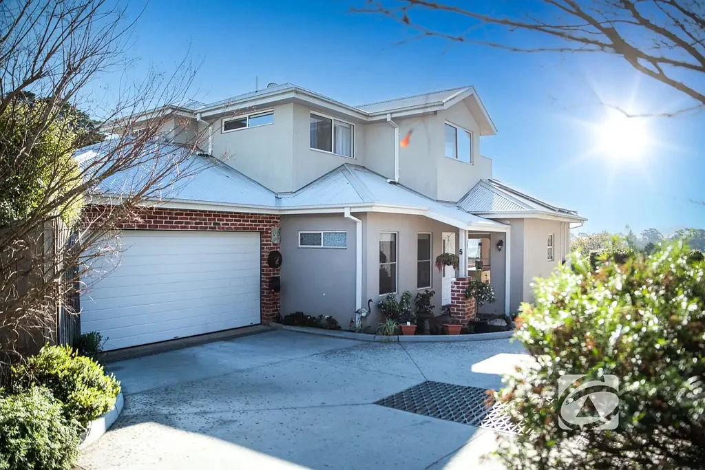 Gembrook 3房  Village Living with Stunning Hillside Views