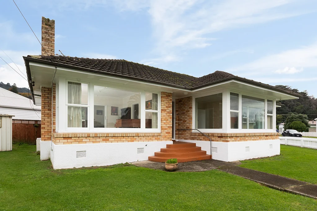 Thames 2Phòng ngủ Charming 1950s Solid Brick Home