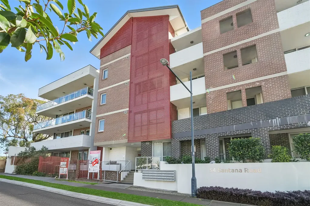 Campbelltown 3房 便利CBD近邻 3卧宽敞格局 主卧带私卫 双阳台观景 美食厨房石台面 时尚双浴 安全地下停车 宁静绿洲社区 Elegant and Expansive Apartment in the Heart of Park Central