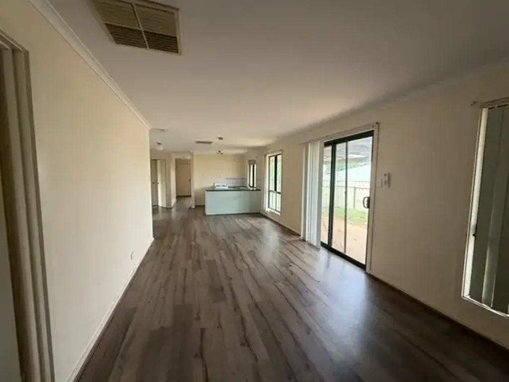 Spacious 4-Bedroom Home in Roxby Downs - Comfort Meets Convenience