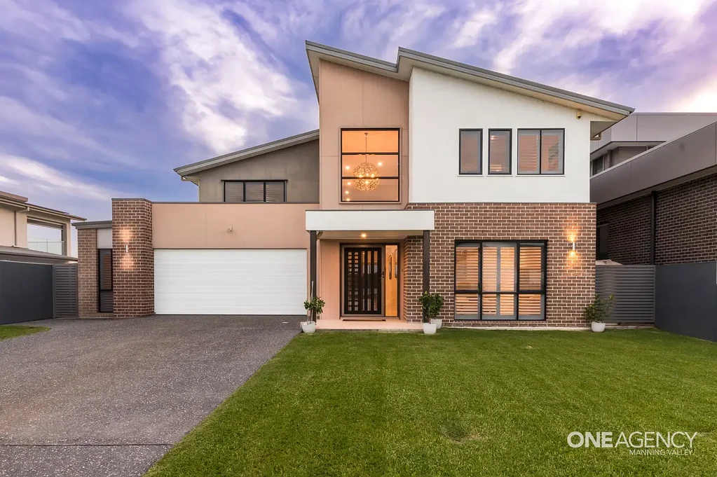 Harrington 4 Bedroom GRAND EXCLUSIVE FAMILY HOME WITH PANORAMIC RIVER VIEWS!