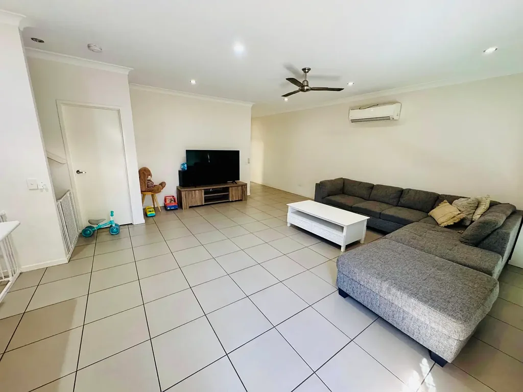 RARE 4 BEDROOM TOWNHOUSE: SPACE, COMFORT & UNBEATABLE LOCATION!