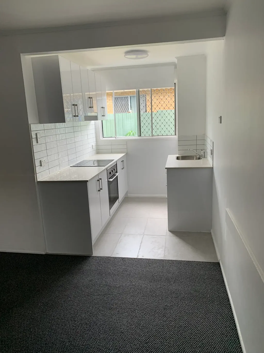 Modern Beachside Living - Prime Location in Surfers Paradise