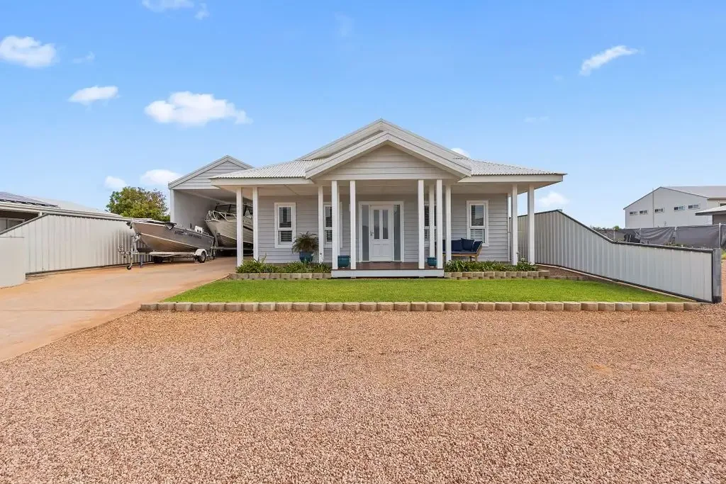 Beautifully Furnished Coastal Retreat