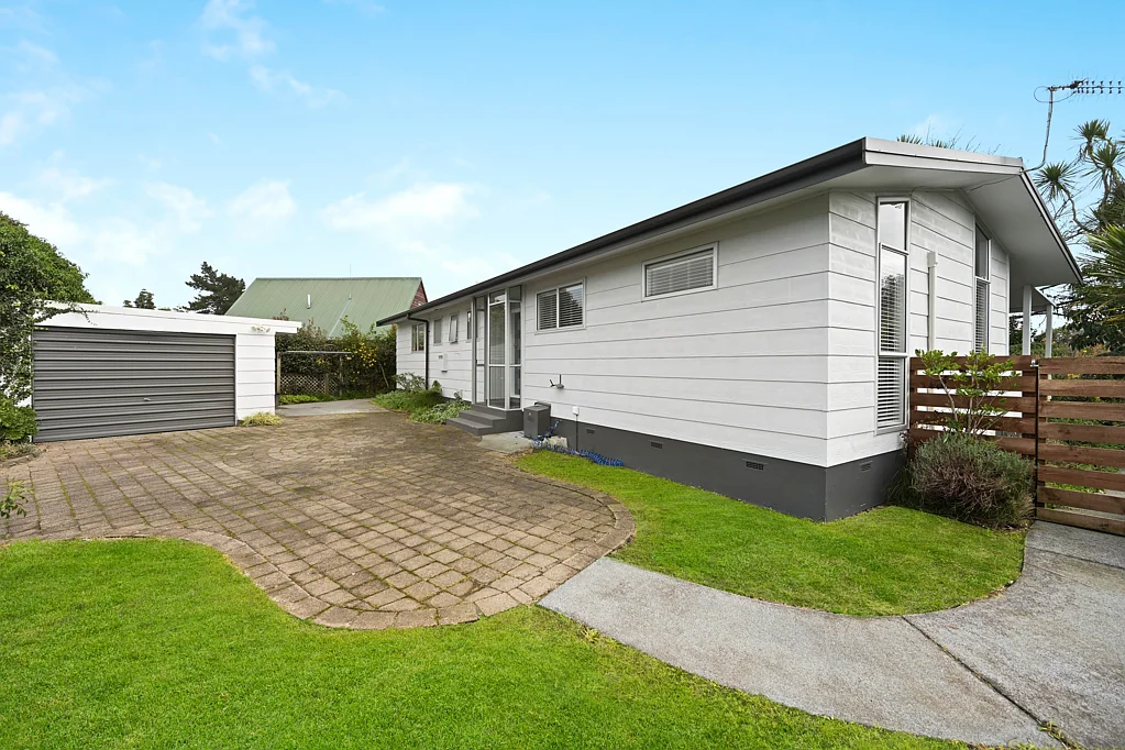 15 Lansdowne Crescent, Glenview, Hamilton, Waikato