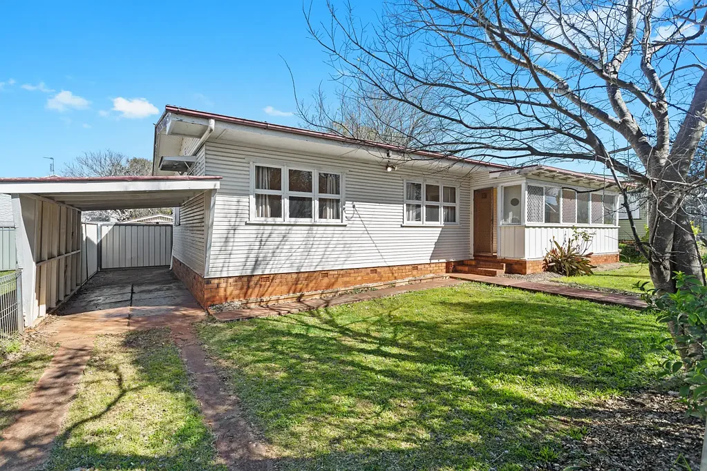 2 Henderson Street, Newtown, QLD 4350