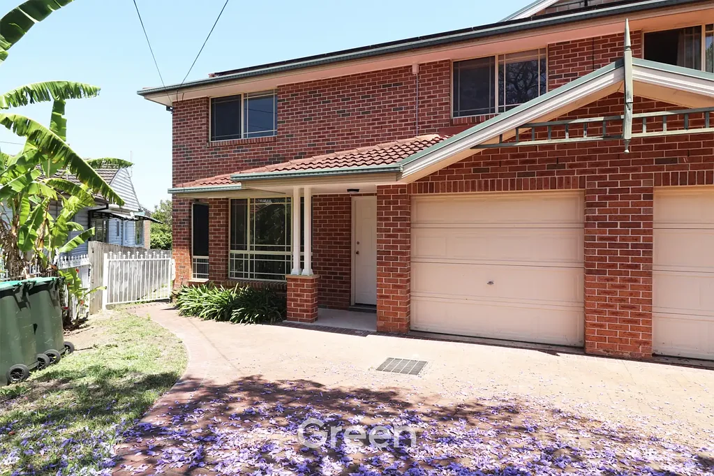 Contemporary Five-Bedroom Family Duplex Offering Space, Style & Convenience