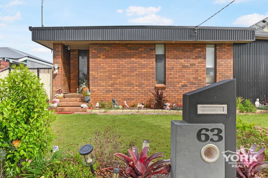 63 Hoepper Street, Kearneys Spring, QLD 4350
