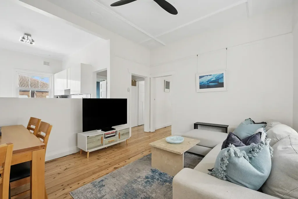 Top Floor Art Deco Apartment With Direct Access to Communal Roof Terrace