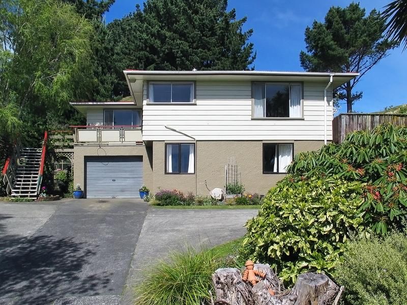 42 Waihora Crescent, Waitangirua, Porirua, 5 phòng ngủ, 1 phòng tắm