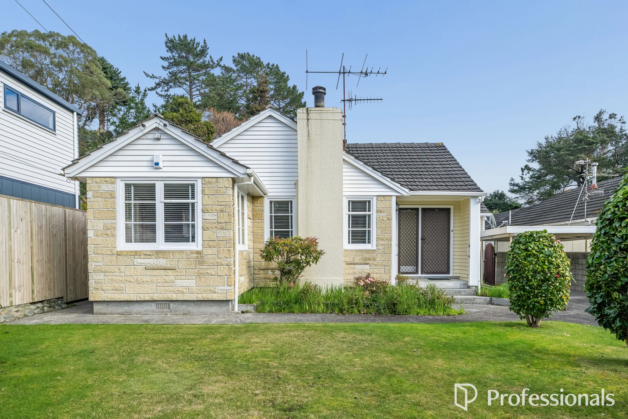 Stokes Valley 3房  First Time On Market - Cherished Family Home