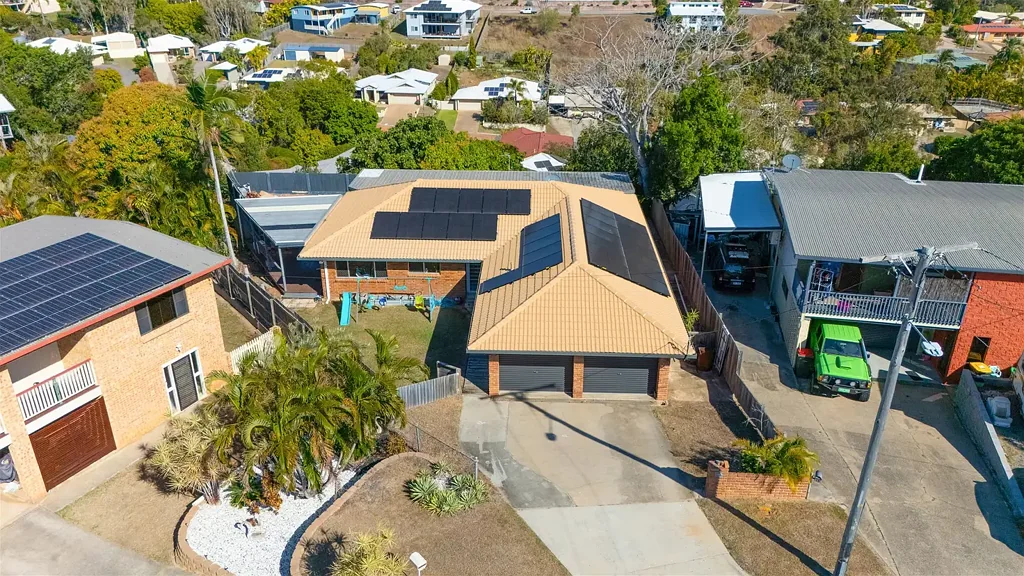 Kin Kora 4 Bedroom The Complete Family Package with Pool, Solar and Spacious Living