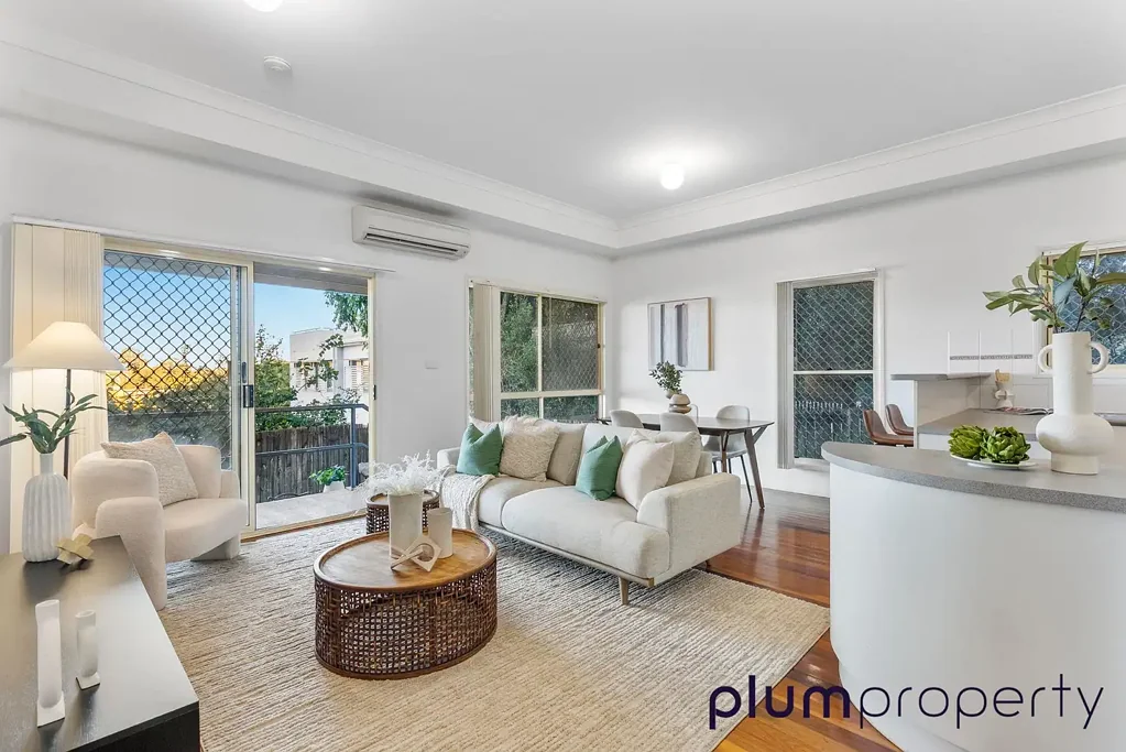 Elegant Townhouse with Inviting Courtyard Retreat!