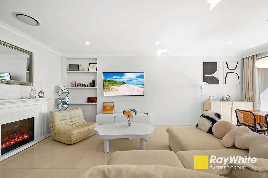 Colebee 5Kwarto Custom-Built Family Home with 5 Bedrooms, Multiple Ensuites & Designer Finishes