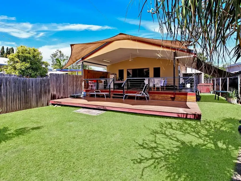 42 Machans Street, Machans Beach, QLD 4878