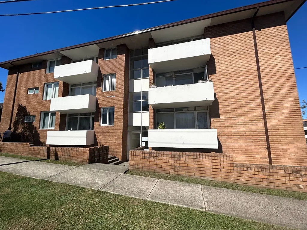 2 BEDROOM APARTMENT IN IDEAL LOCATION