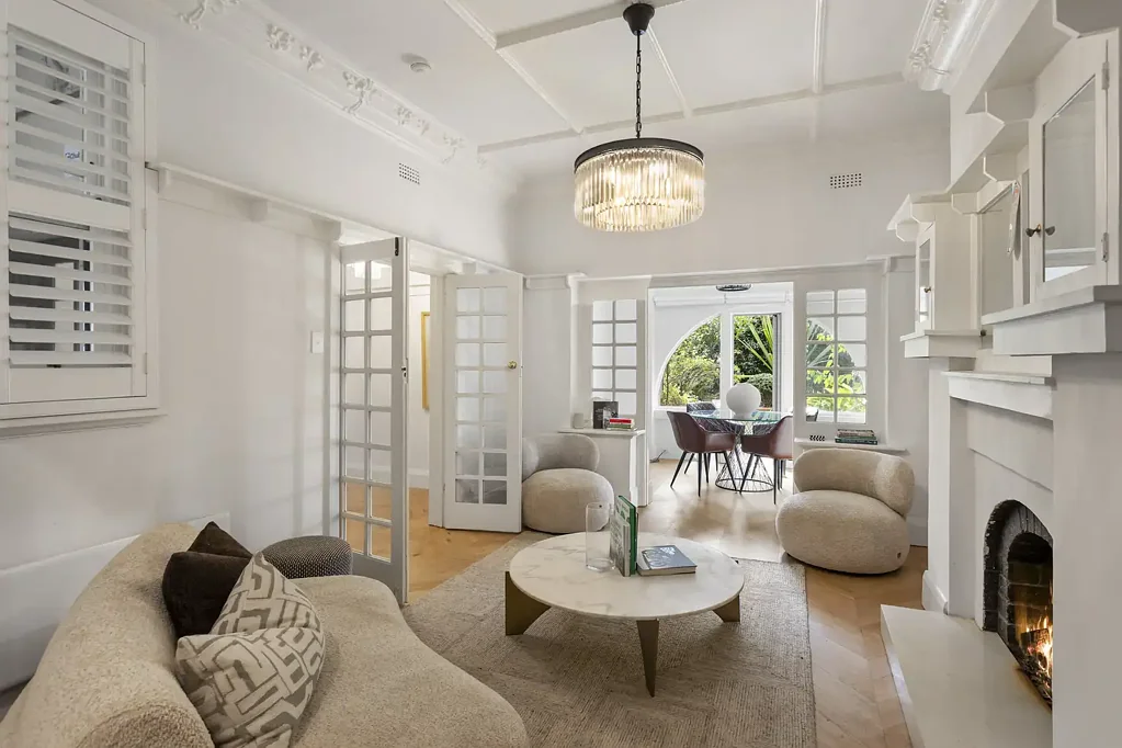 St Kilda 2 Bedroom Art Deco Elegance, Garden Outlook