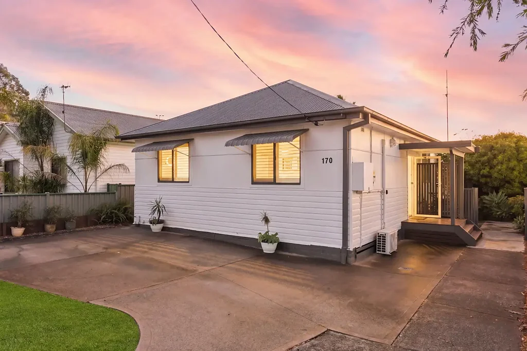 Ettalong Beach 3房  RENOVATED COASTAL LIFESTYLE WITH ENDLESS POTENTIAL