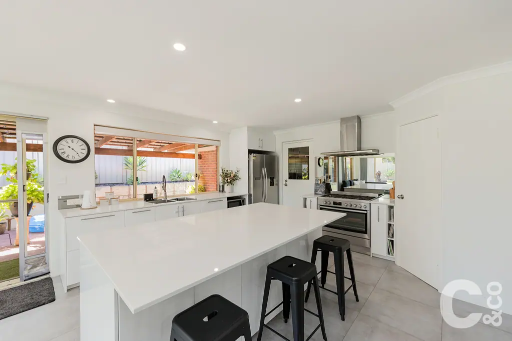 4 Karlak Close, Leda, WA 6170