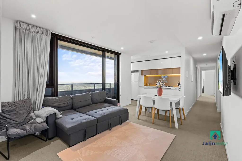 Melbourne 3房 环绕阳台 壮观市景 主卧带卫 自然光充沛 全长户外阳台 CBD核心 地标天际线 Resort休闲 设施齐全 便捷交通 A Rare Full-Balcony Residence Above Melbourne's Skyline