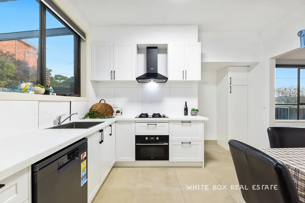 Oakleigh East 3Moenga Spacious Family Living with No Owners Corporation Fees