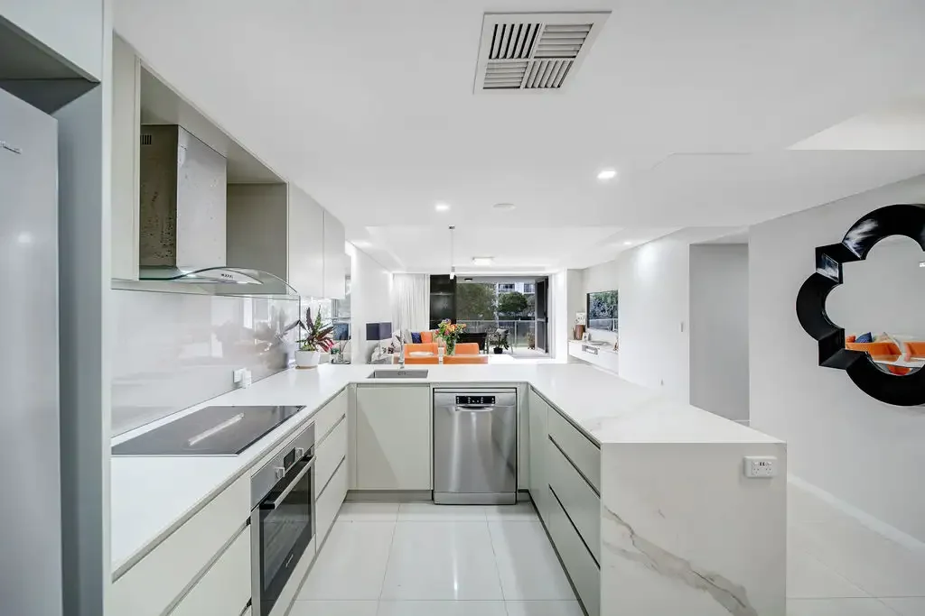 Parrearra 2कमरा Leafy Outlook, Waterfront Access & Resort Facilities - Welcome to Kawana Island's Finest